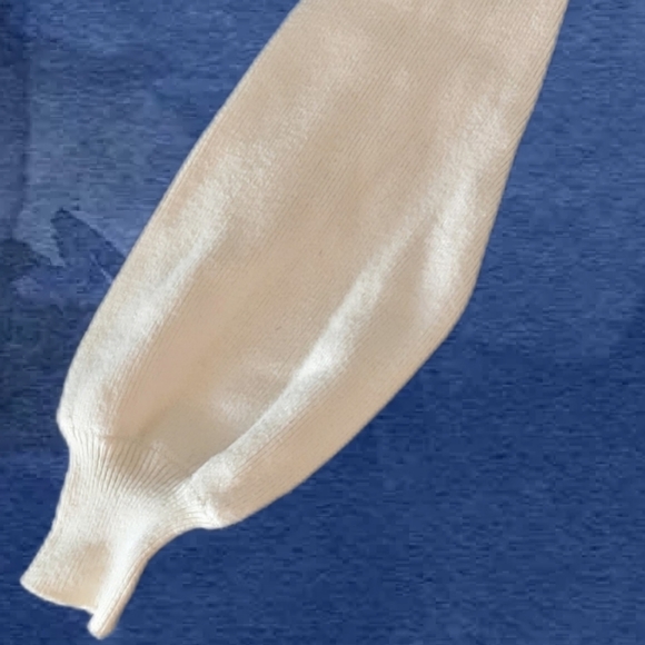 GUESS off-shoulder sweater shirt - Picture 4 of 4